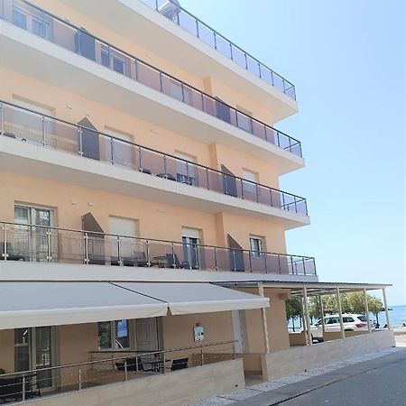 Navarino Luxe Suites With Sea View Peraía Dış mekan fotoğraf