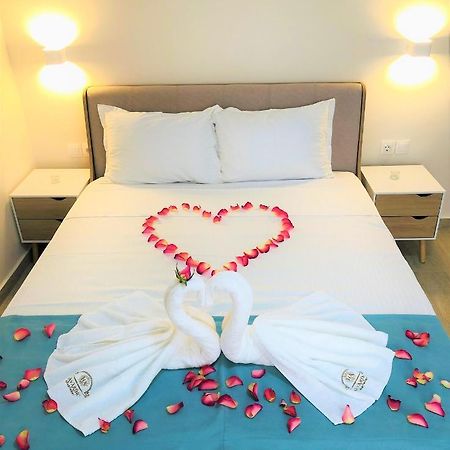Navarino Luxe Suites With Sea View Peraía Dış mekan fotoğraf