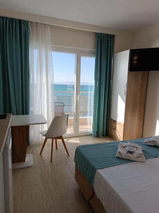 Navarino Luxe Suites With Sea View Peraía Dış mekan fotoğraf