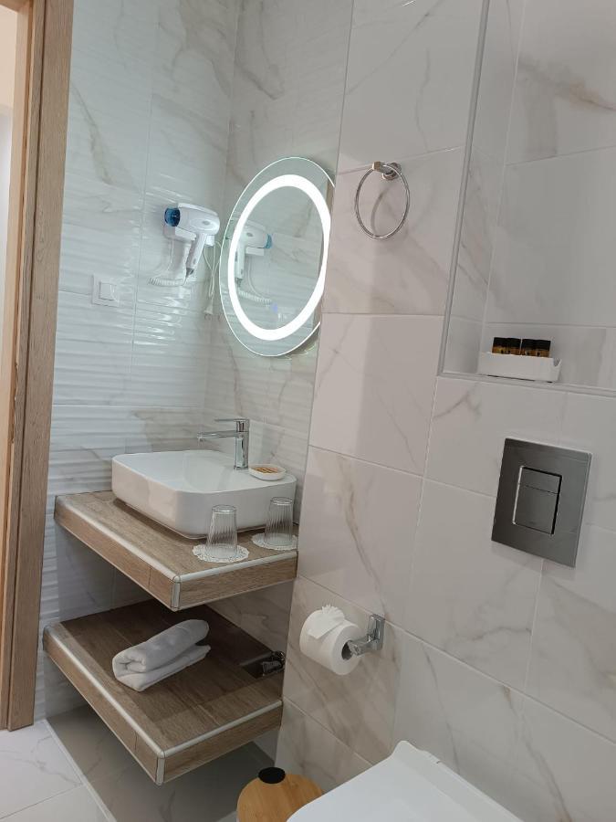 Navarino Luxe Suites With Sea View Peraía Dış mekan fotoğraf