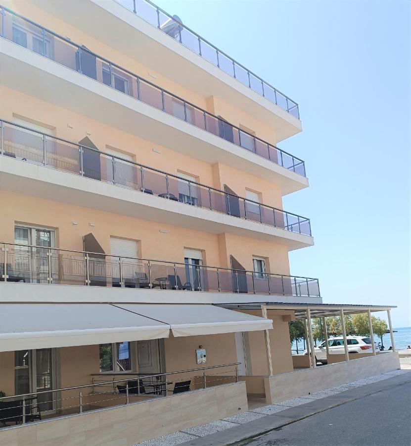 Navarino Luxe Suites With Sea View Peraía Dış mekan fotoğraf